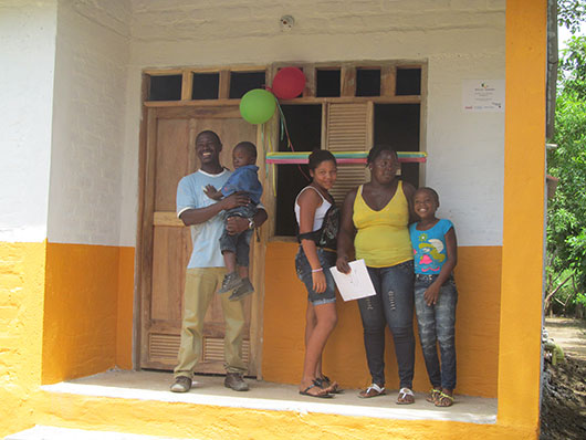 Las familias no podían contener la alegría de recibir su casa nueva